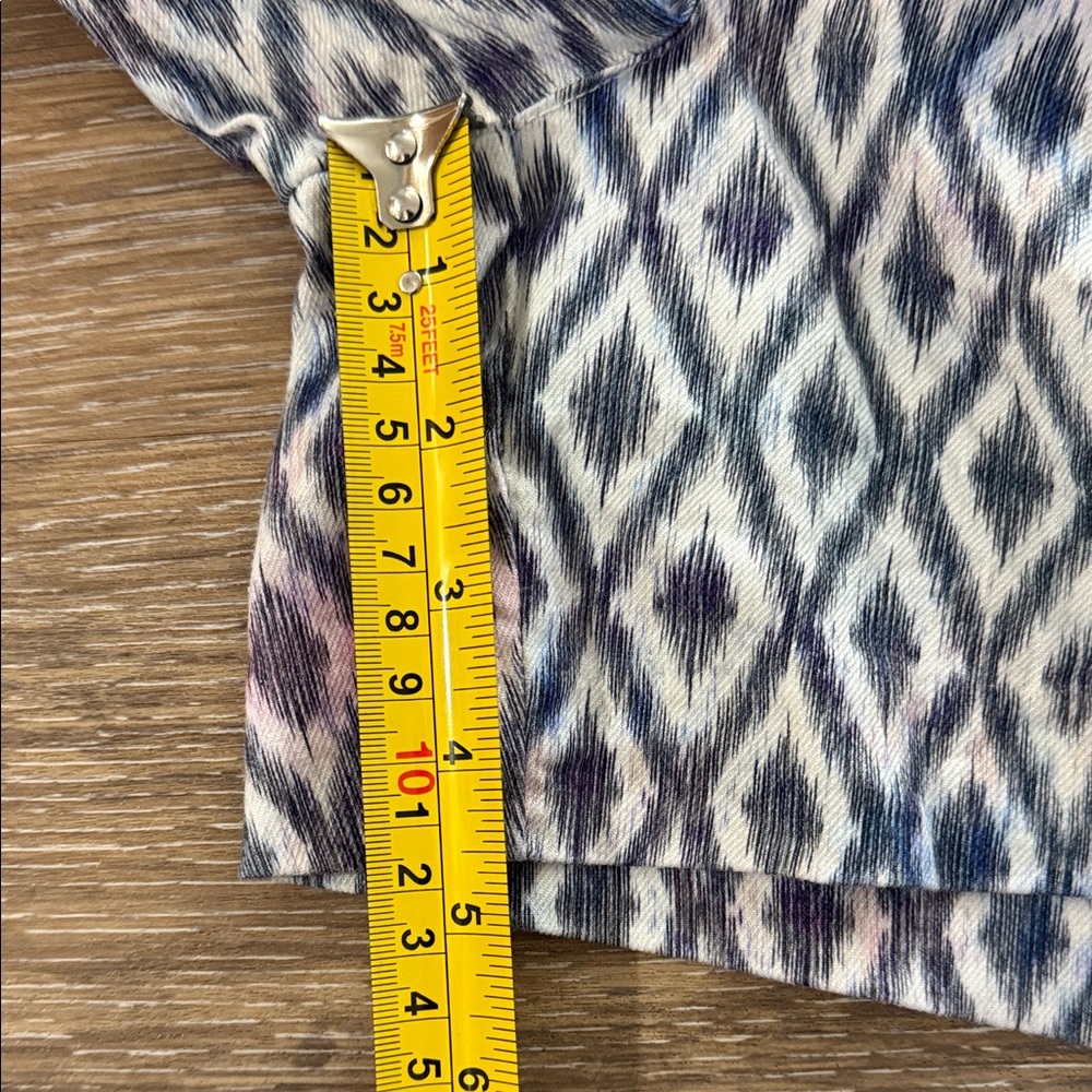 Women’s size 29 Level 99 Diamond Pattern Shorts - Picture 7 of 9